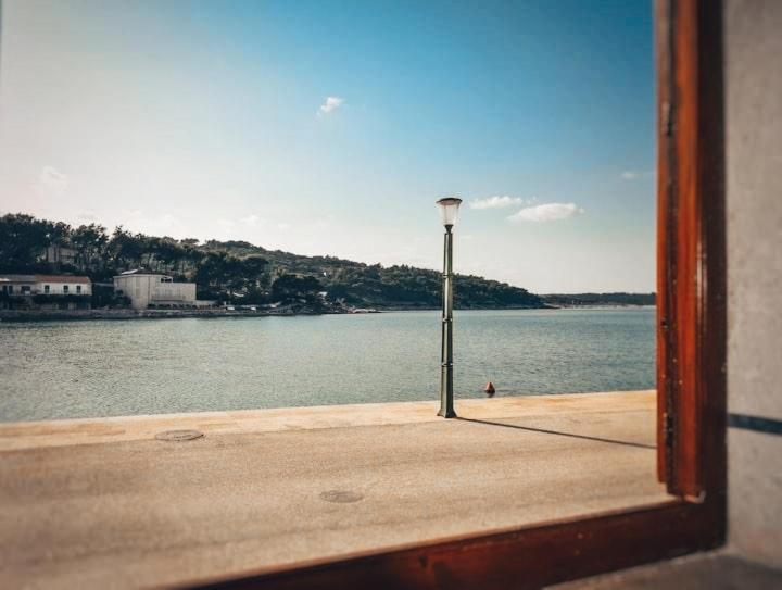 Mala Oaza Mira Povlja (Brac)