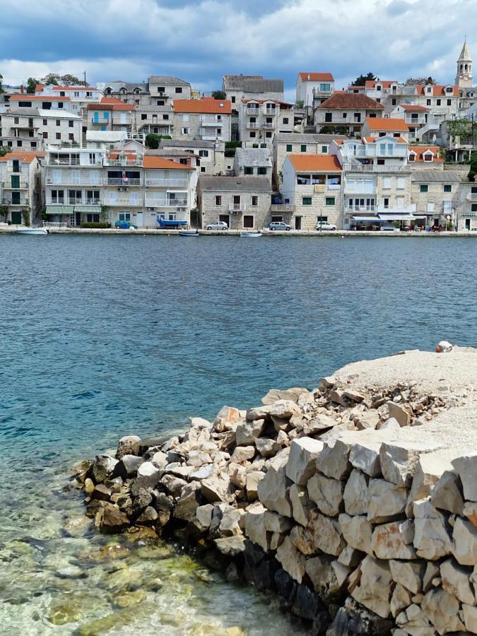 Apartment Mala Oaza Mira Povlja (Brac)